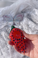 Load image into Gallery viewer, Niña Fresa&lt;3 Strawberry Glass Pipe
